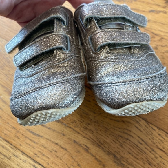Puma Toddler Gold Glitter Velcro Sneakers Size 6 - Picture 7 of 9